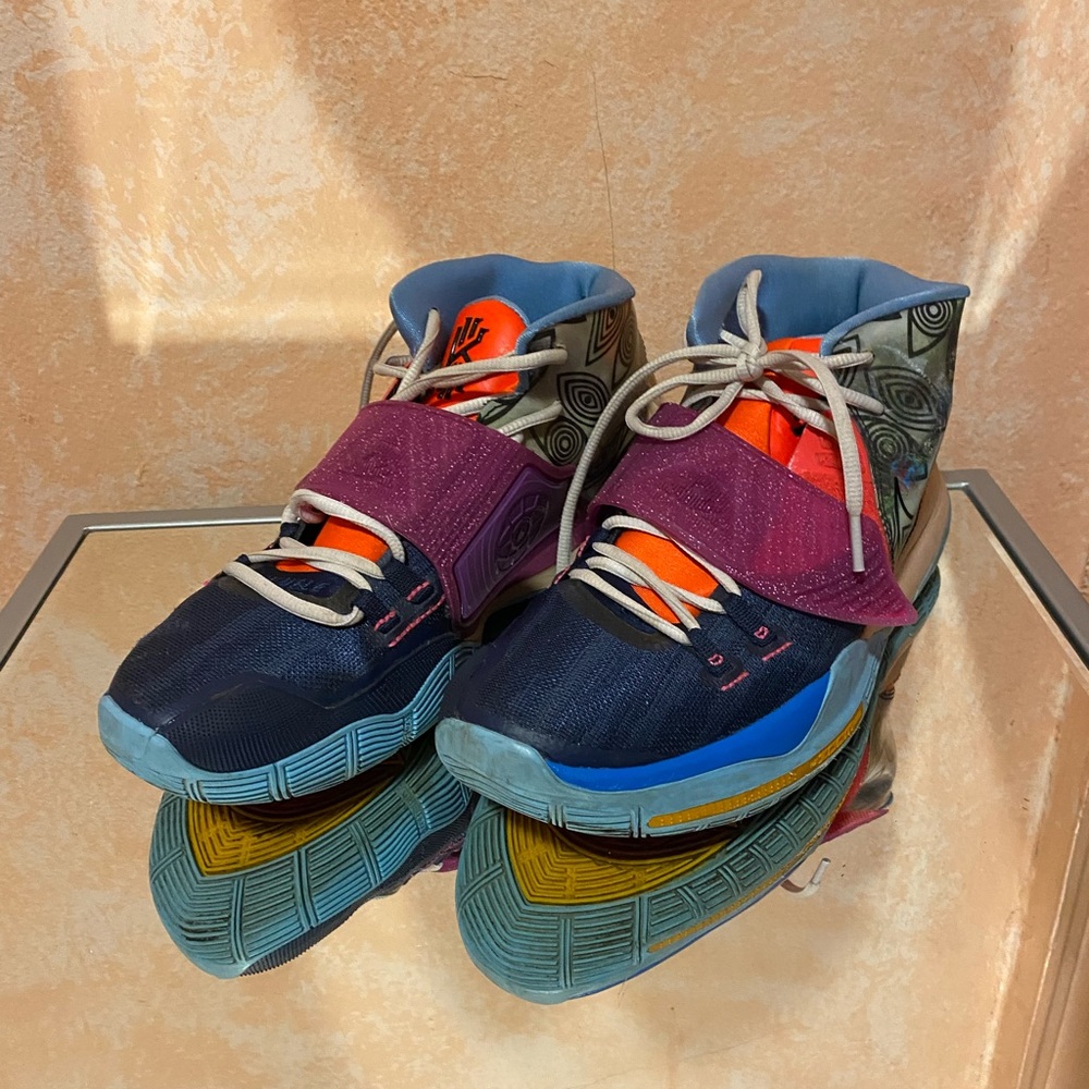Nike Kyrie!! Heal The World’ size 10 / 44